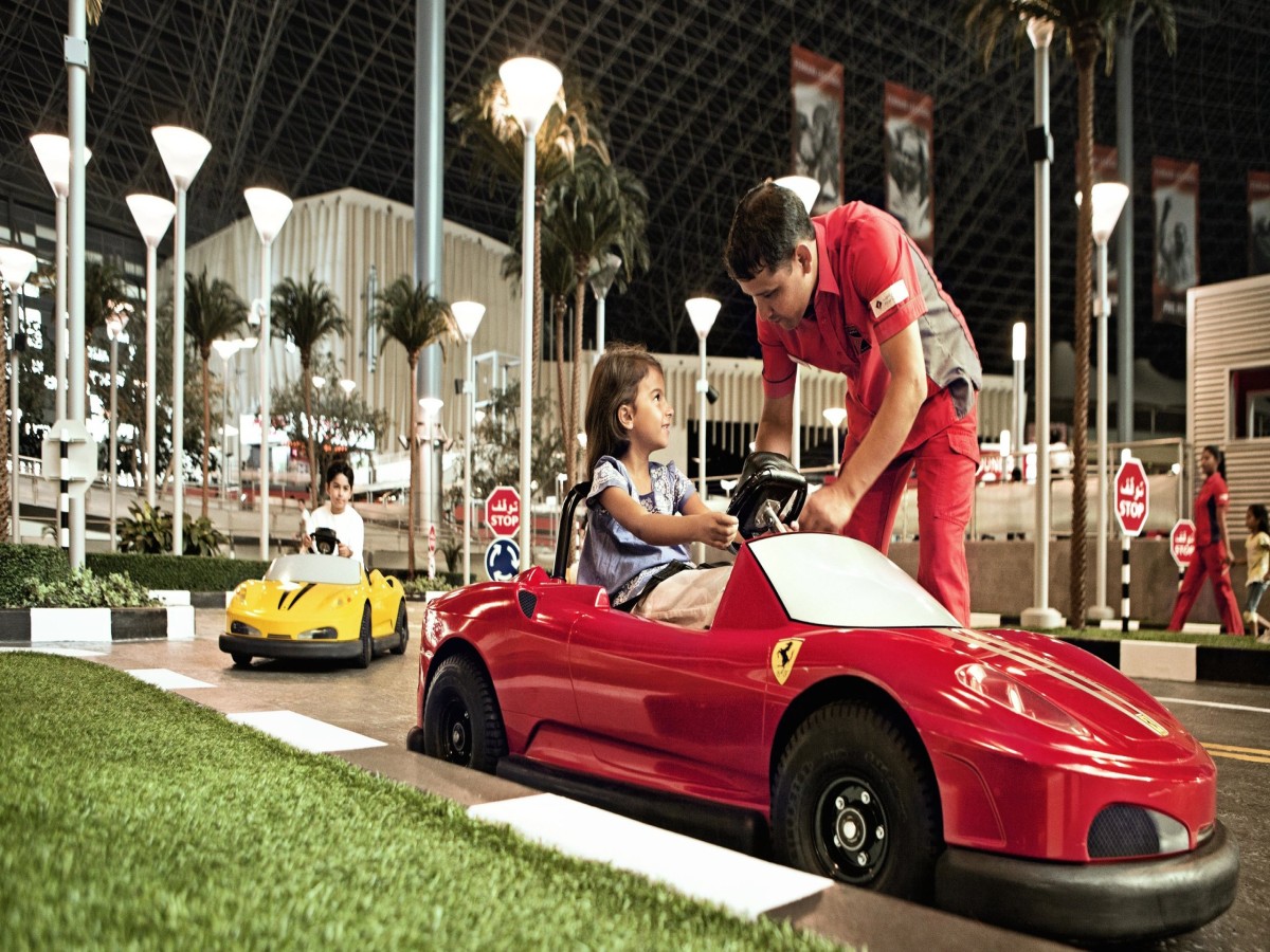 63556-Ferrari-World (1)